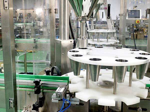 冠鴻智能灌裝機，提升生產(chǎn)效率的智能選擇